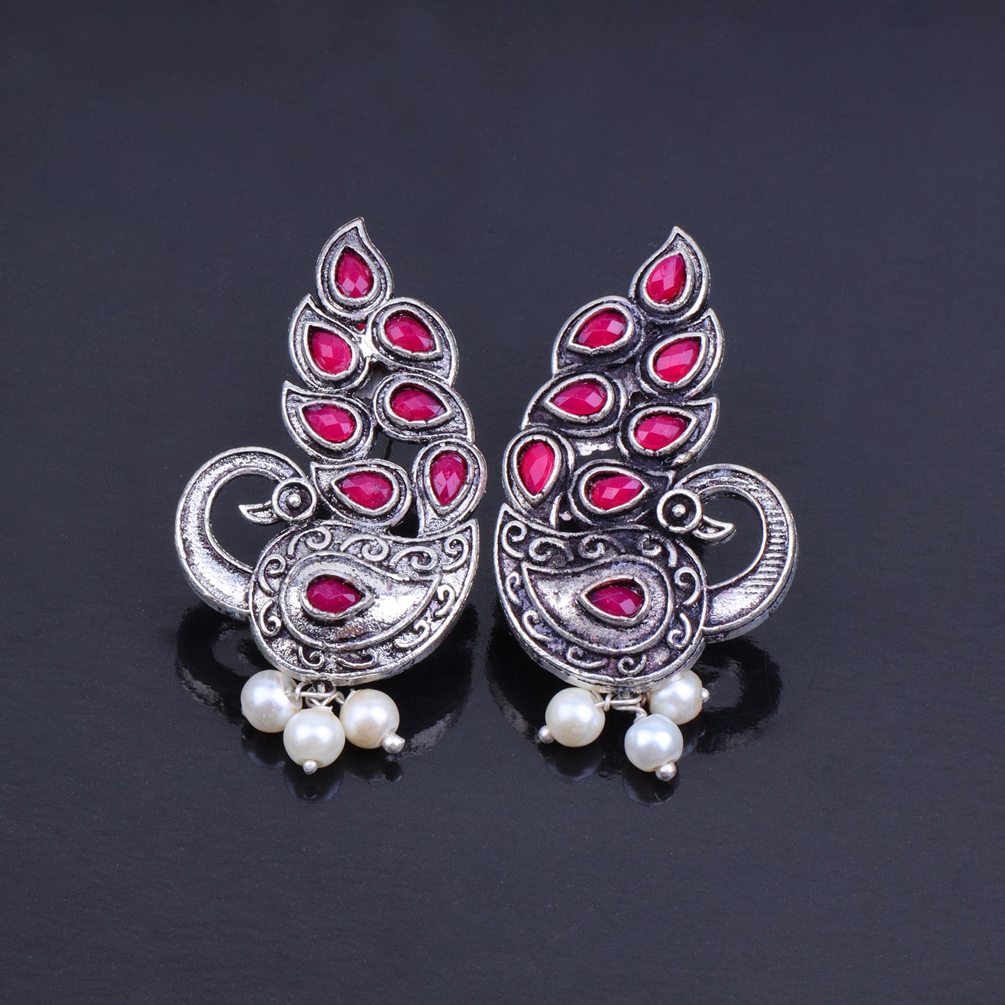Morpankh pretty stud earrings (Red)