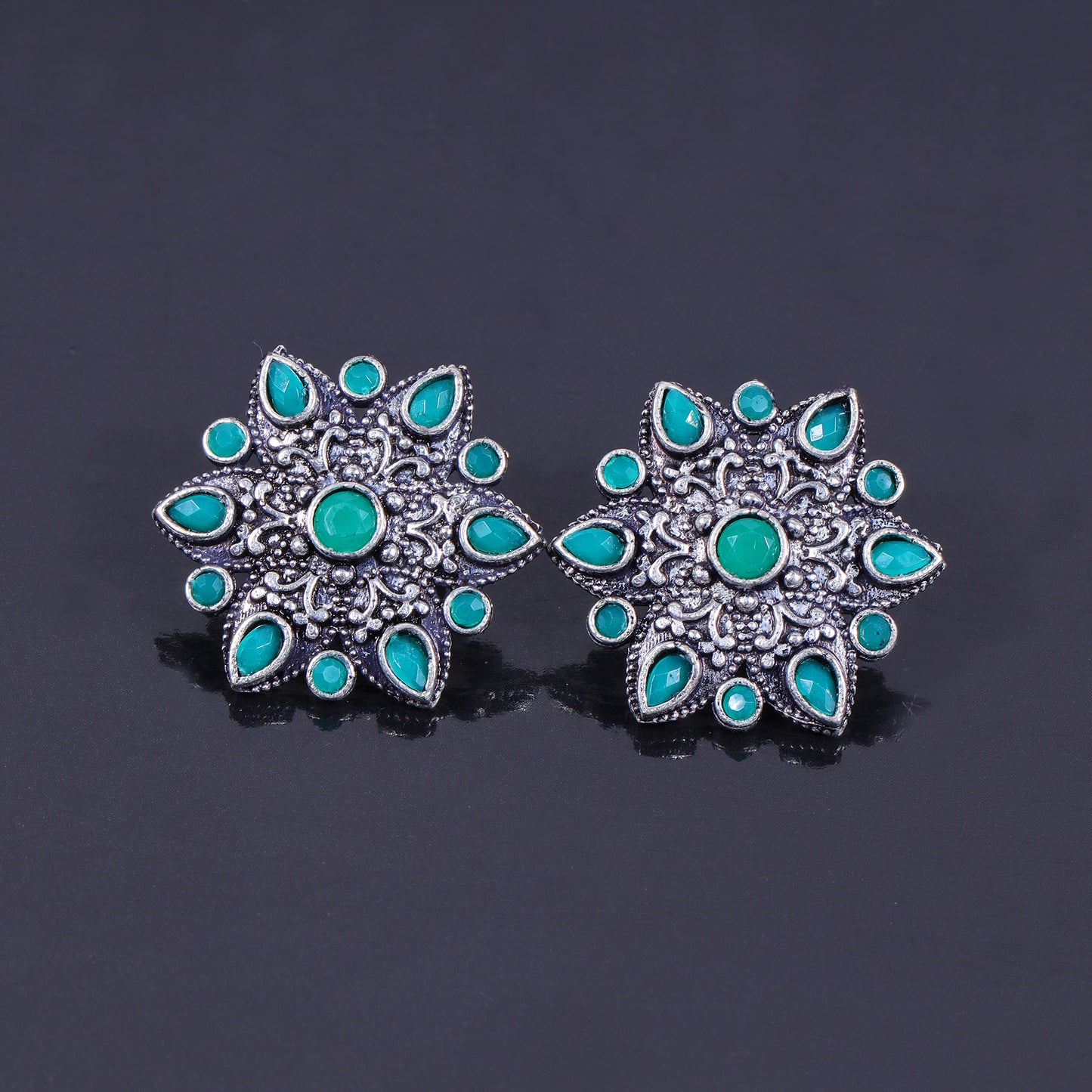 flower-alpana stud earrings (Green)