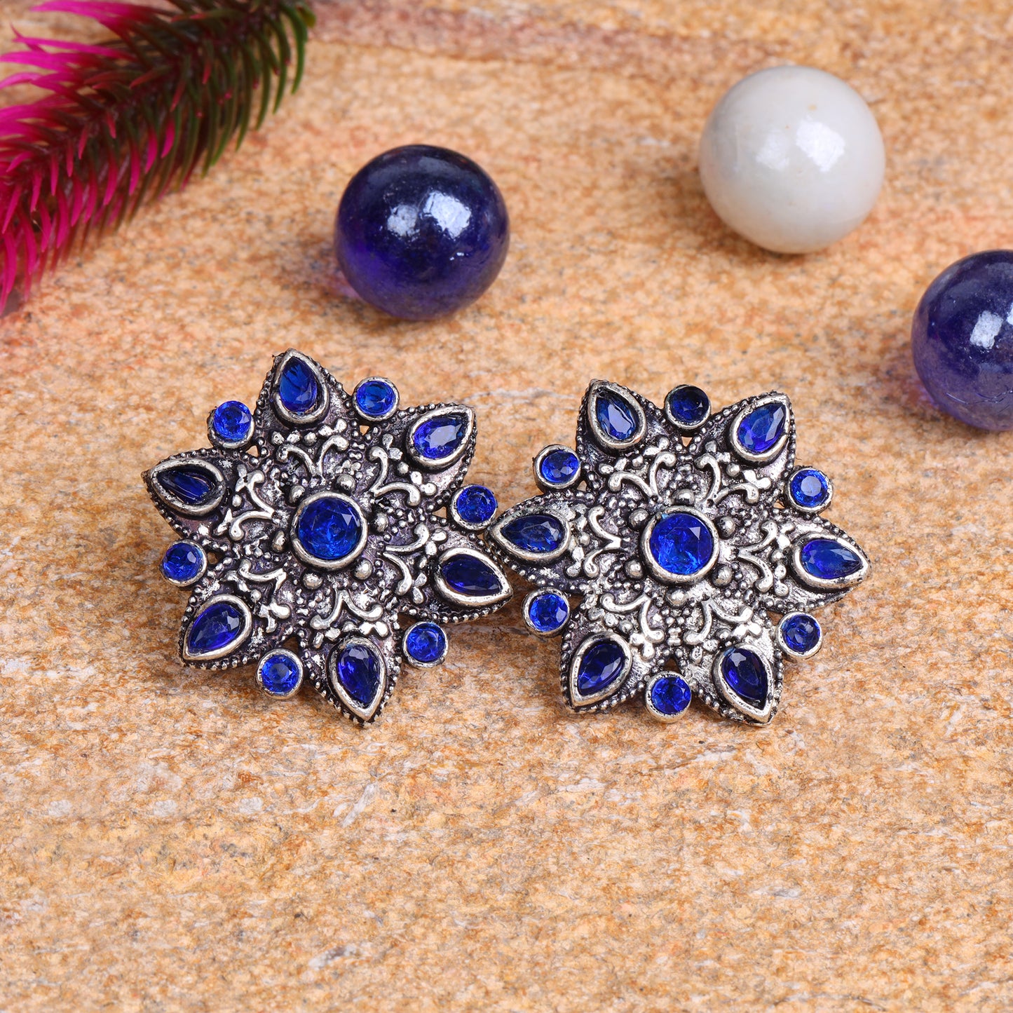 flower-alpana stud earrings (Blue)