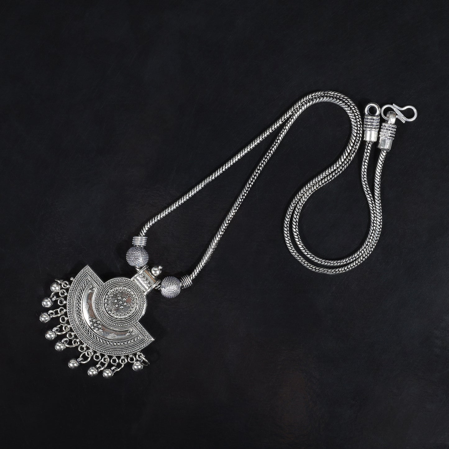 Half moon oxidized chain neckpiece (Silver)