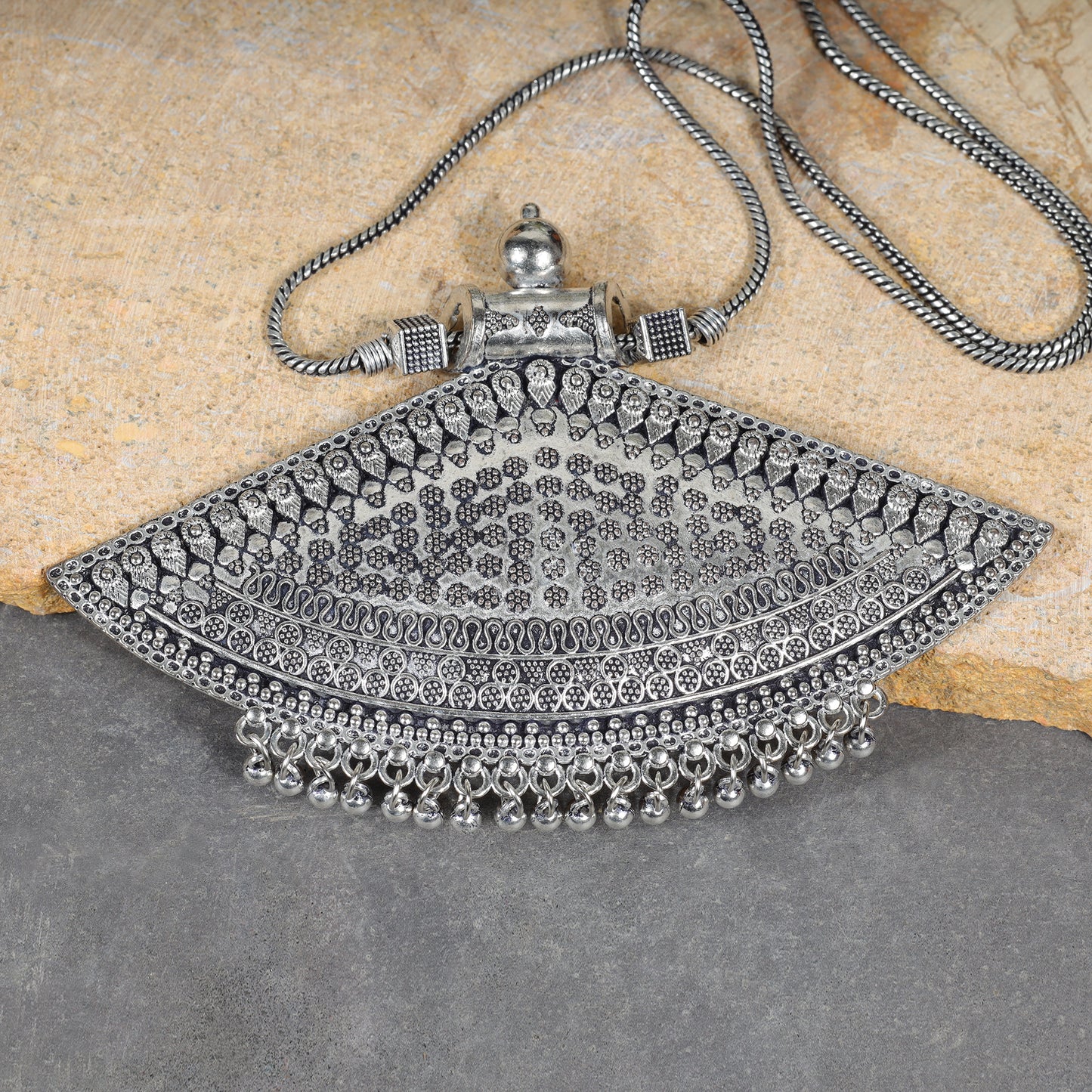 Curved corners oxidized chain neckpiece (Silver)