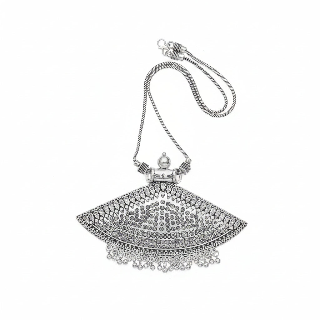 Curved corners oxidized chain neckpiece (Silver)