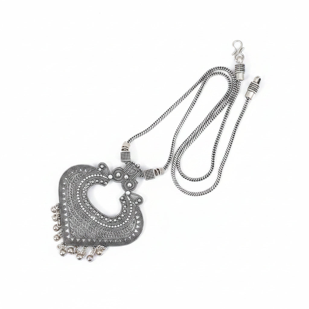 Carved Patra oxidized chain neckpiece (Silver)