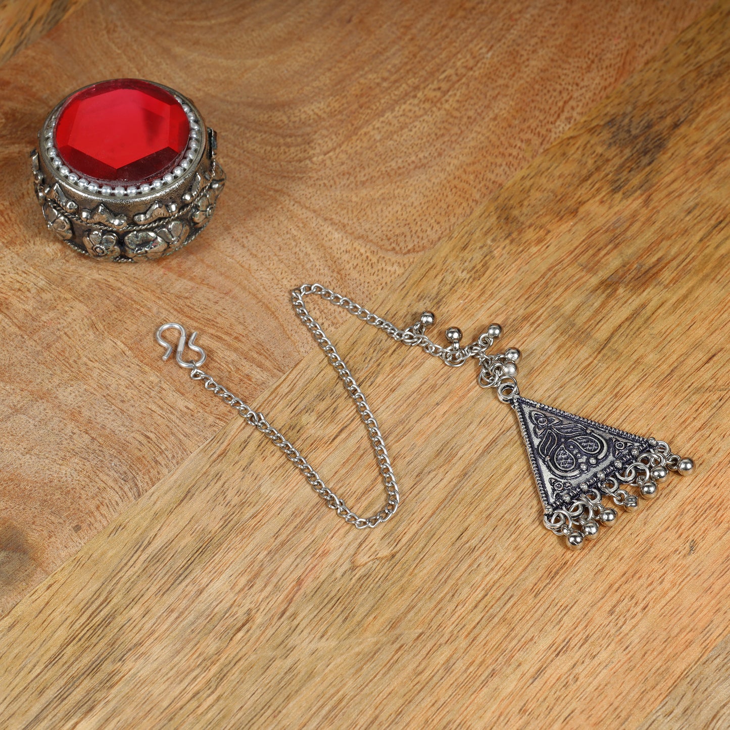 Timeless trikon oxidised mangtikka (Silver)