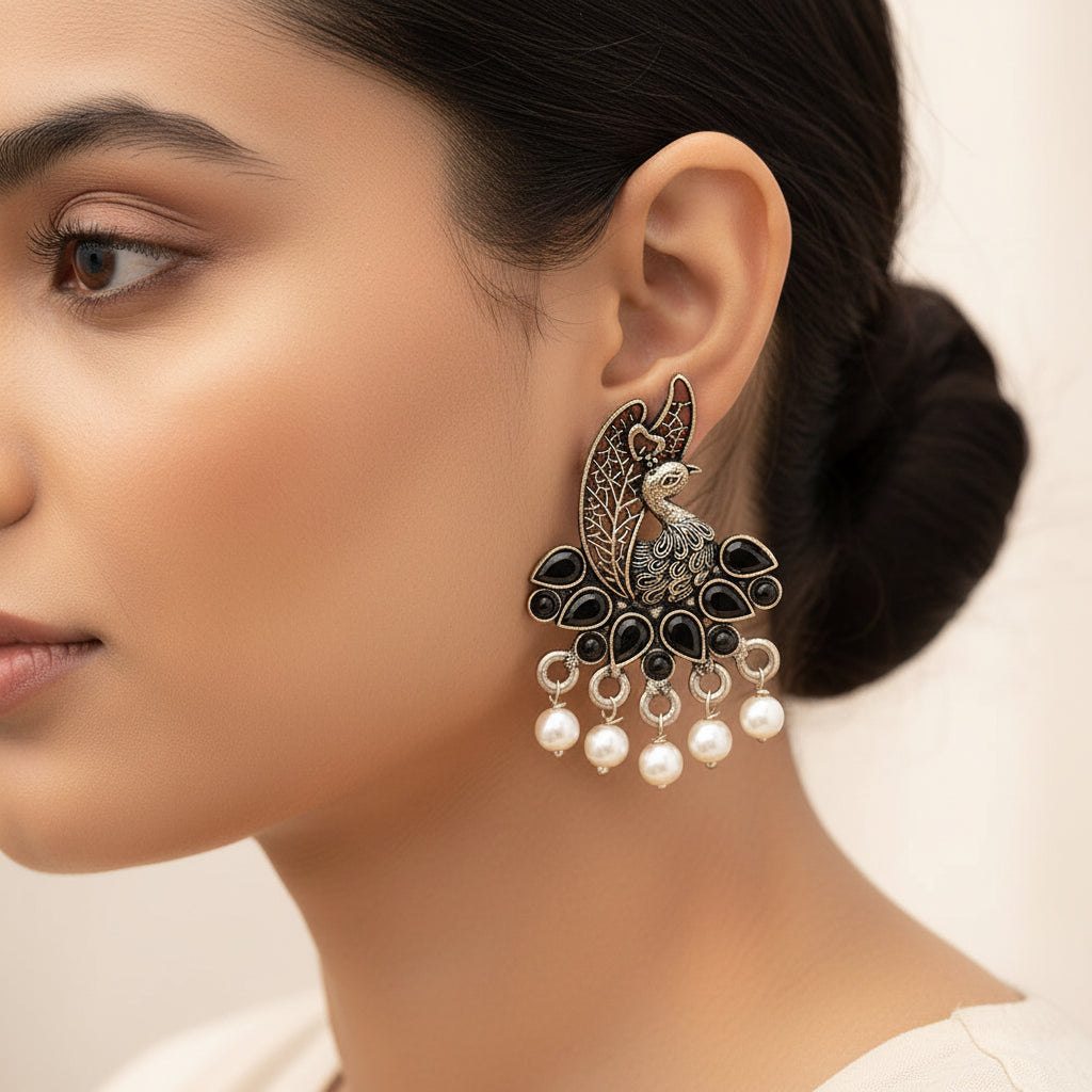 Peacock pearls studds earrings (Black)