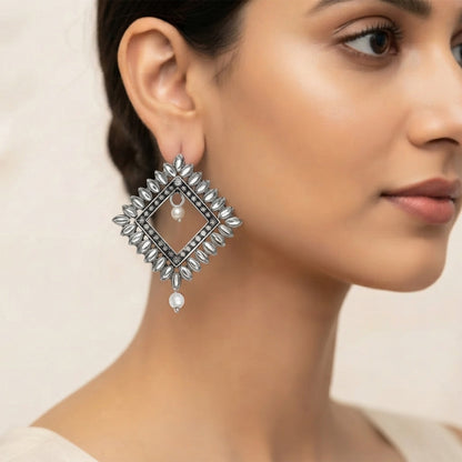 Sass Stone stud earrings (White)