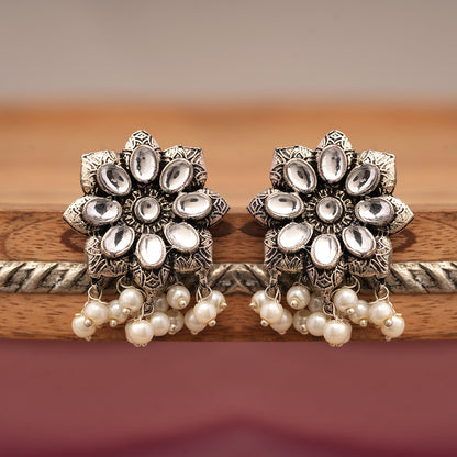 Jugni vibrant stud earrings (White)