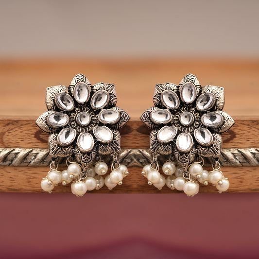 Jugni vibrant stud earrings (White)