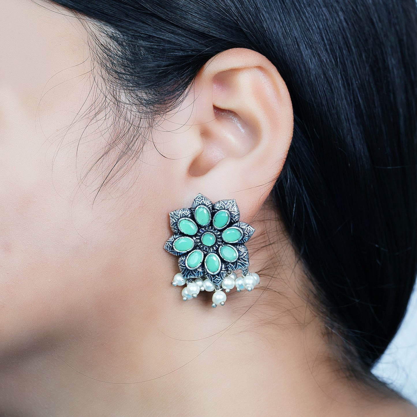 Jugni vibrant stud earrings (Pista)