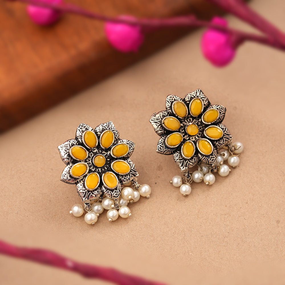 Jugni vibrant stud earrings (Yellow)
