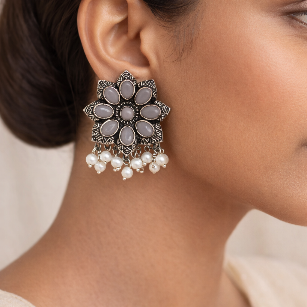 Jugni vibrant stud earrings (Grey)
