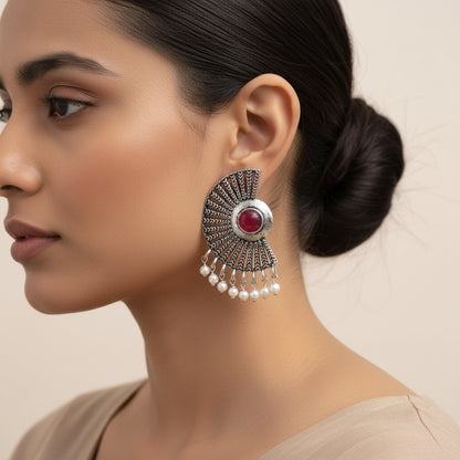 Bloom Arc pearl stud earring (Red)