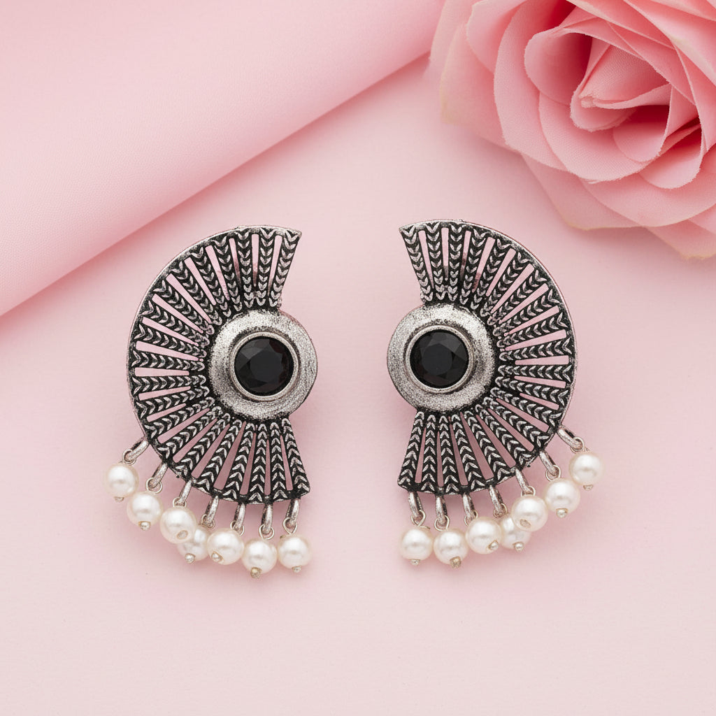 Bloom Arc pearl stud earring (Black)