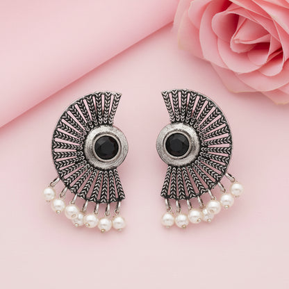 Bloom Arc pearl stud earring (Black)