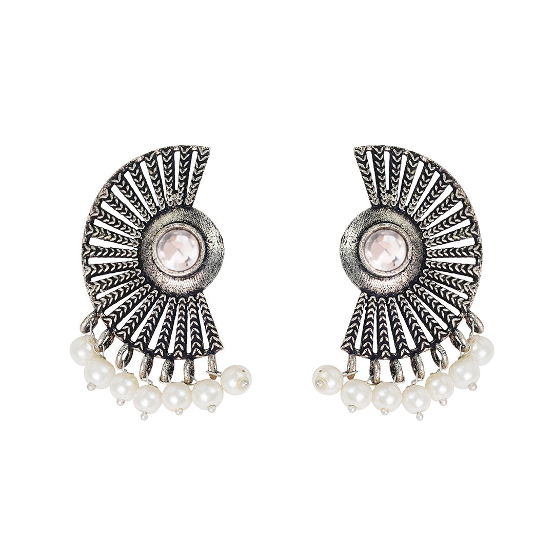 Bloom Arc pearl stud earring (White)