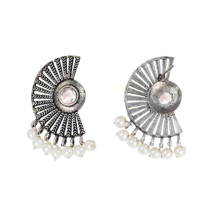 Bloom Arc pearl stud earring (White)