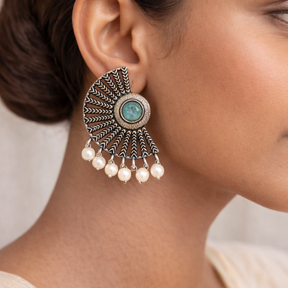 Bloom Arc pearl stud earring (Mint)