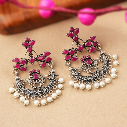 Carved Charm Dangler earringa (Red)