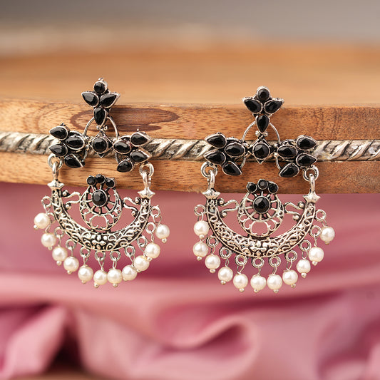 Carved Charm Dangler earringa (Black)