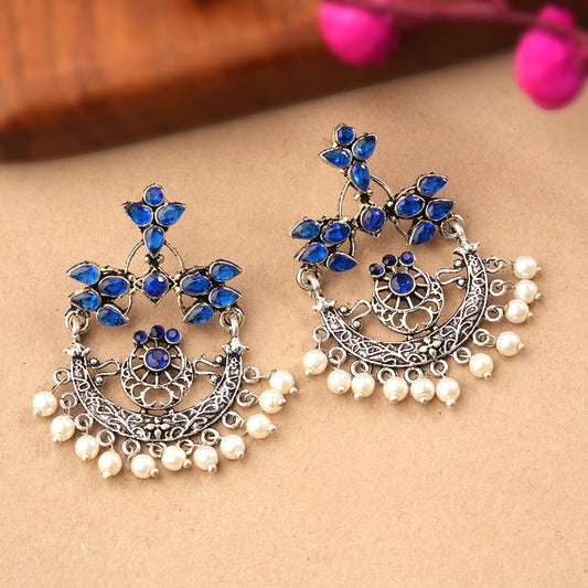 Carved Charm Dangler earringa (Blue)
