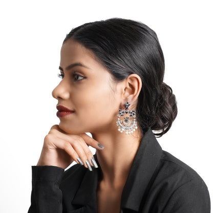 Carved Charm Dangler earringa (Black)