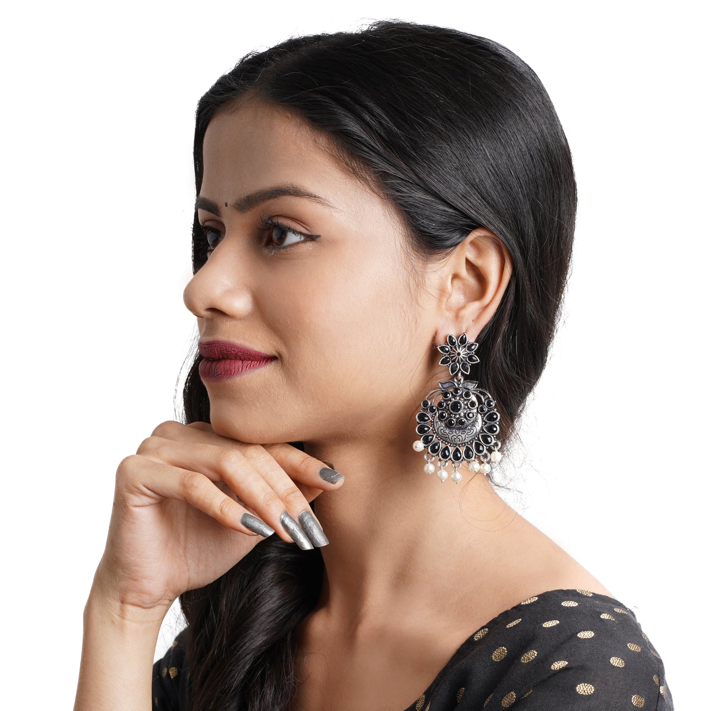 Timeless Royal dangler earring (Black)
