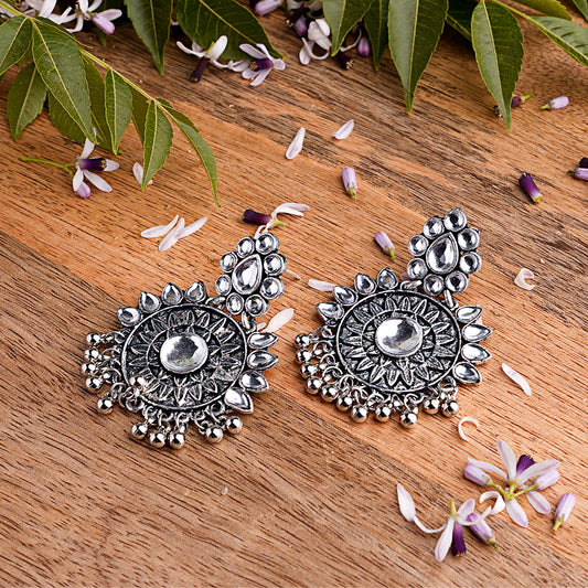 Timeless Royal dangler earring (White)