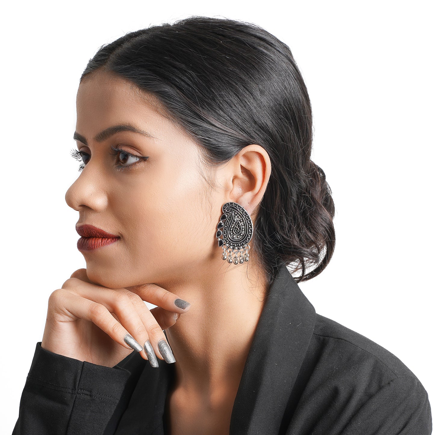 Curve and bloom stud earring (Black)