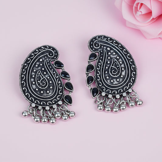 Curve and bloom stud earring (Black)