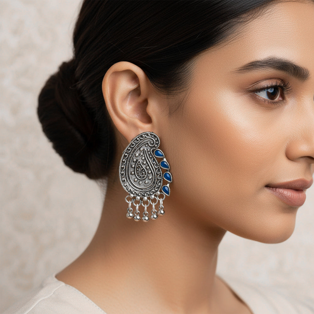Curve and bloom stud earring (Blue)