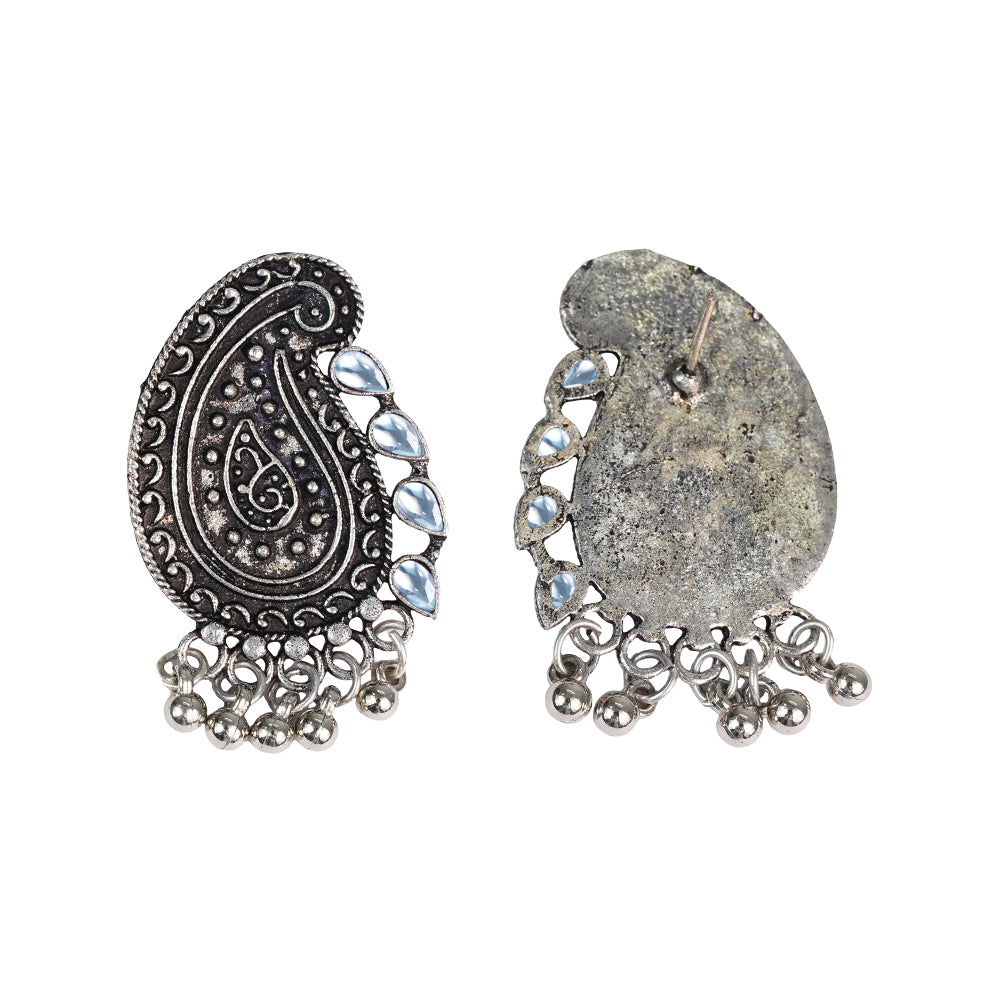 Curve and bloom stud earring (White)
