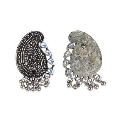 Curve and bloom stud earring (White)