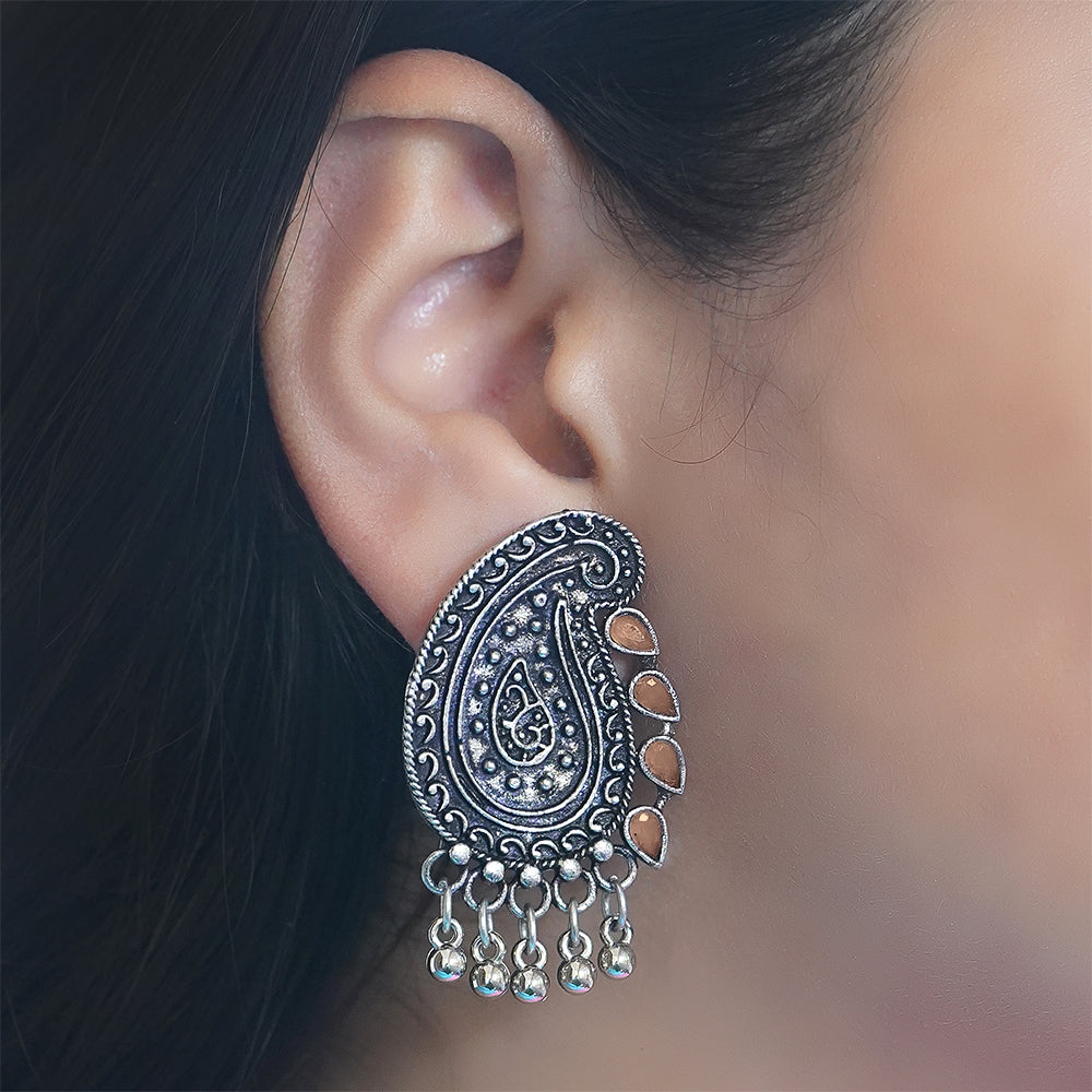 Curve and bloom stud earring (Light Orange)