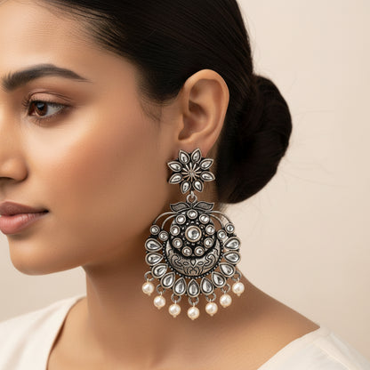 Little Petal dangler earrings (White)