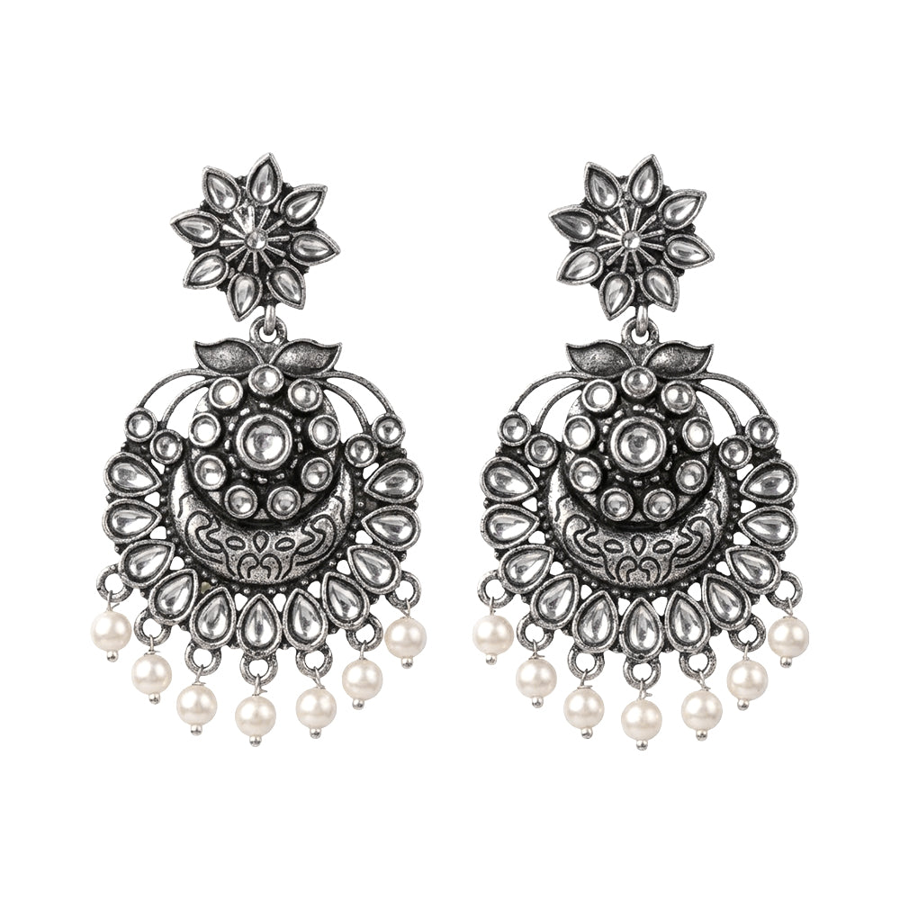 Little Petal dangler earrings (White)