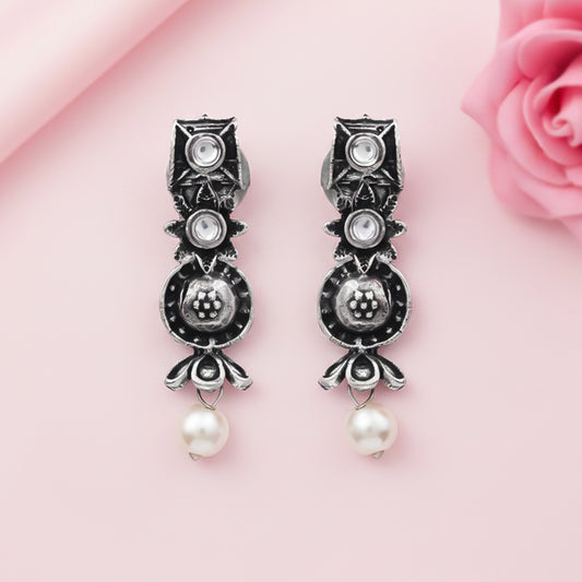 Wonderful wildflower oxidised stud earrings (White)