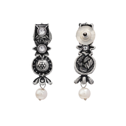 Wonderful wildflower oxidised stud earrings (White)