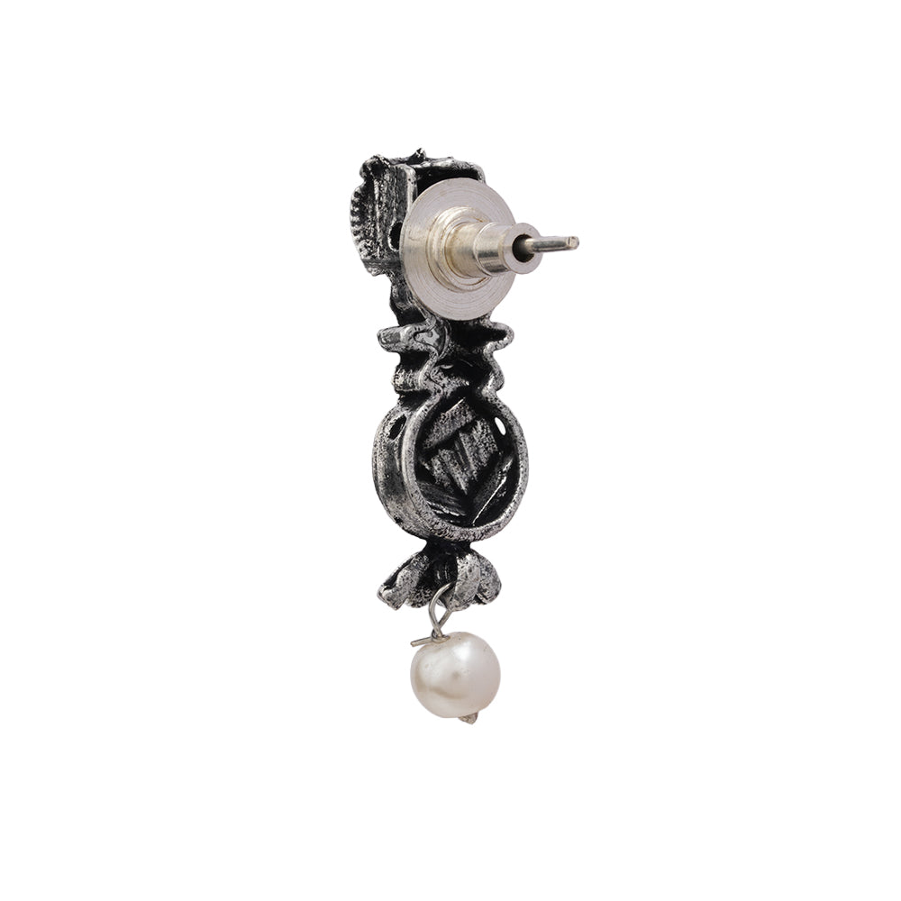 Wonderful wildflower oxidised stud earrings (White)