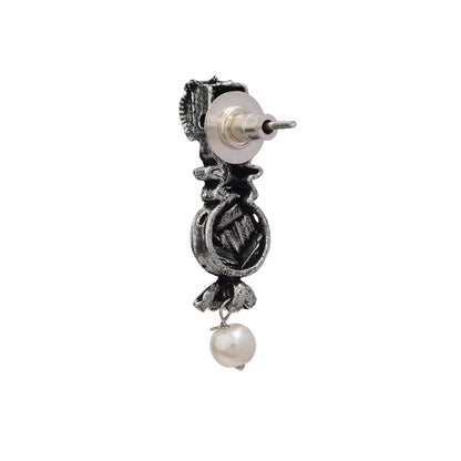 Wonderful wildflower oxidised stud earrings (White)