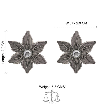 Minima-lily stud earrings (White)