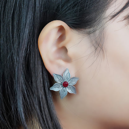 Minima-lily stud earrings (Dark Maroon)