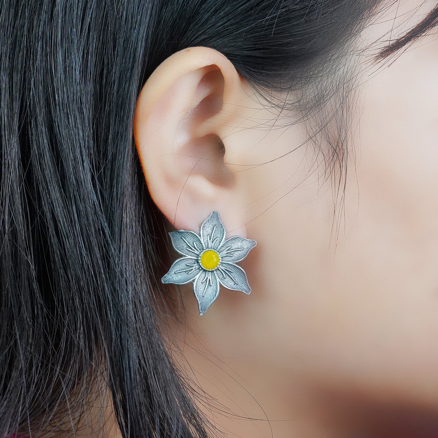 Minima-lily stud earrings (Yellow)