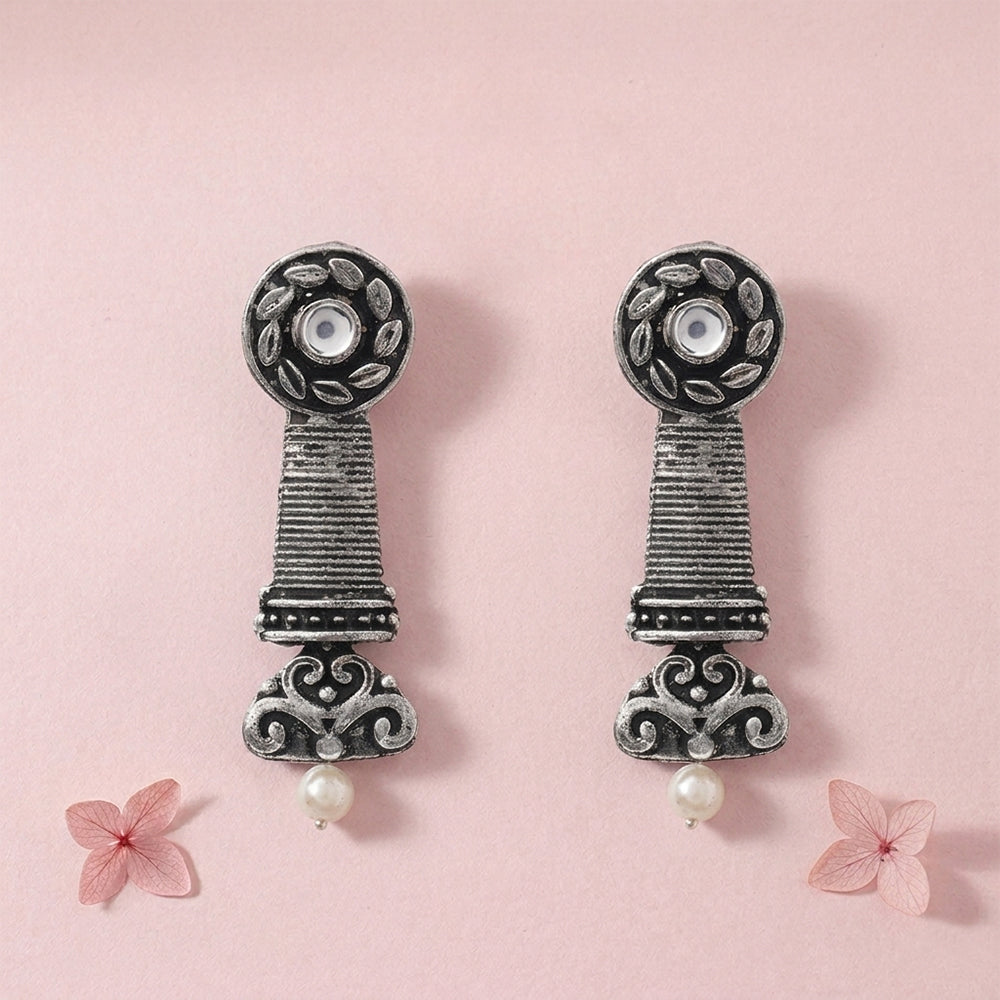 Shahi Trumpet stud earrings (White)