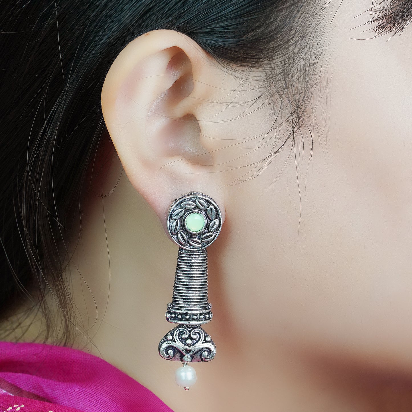 Shahi Trumpet stud earrings (Pista)