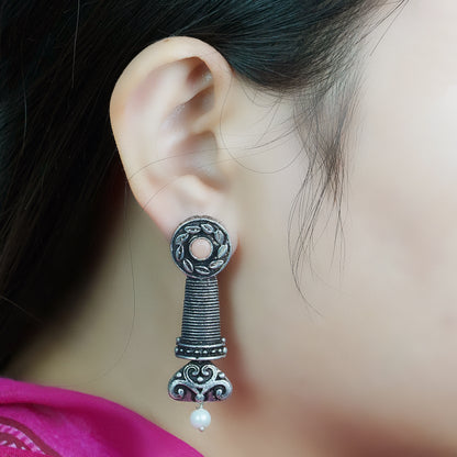 Shahi Trumpet stud earrings (Light Orange)