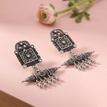 Chakor swirls Gunghroo Dangler earring (White)