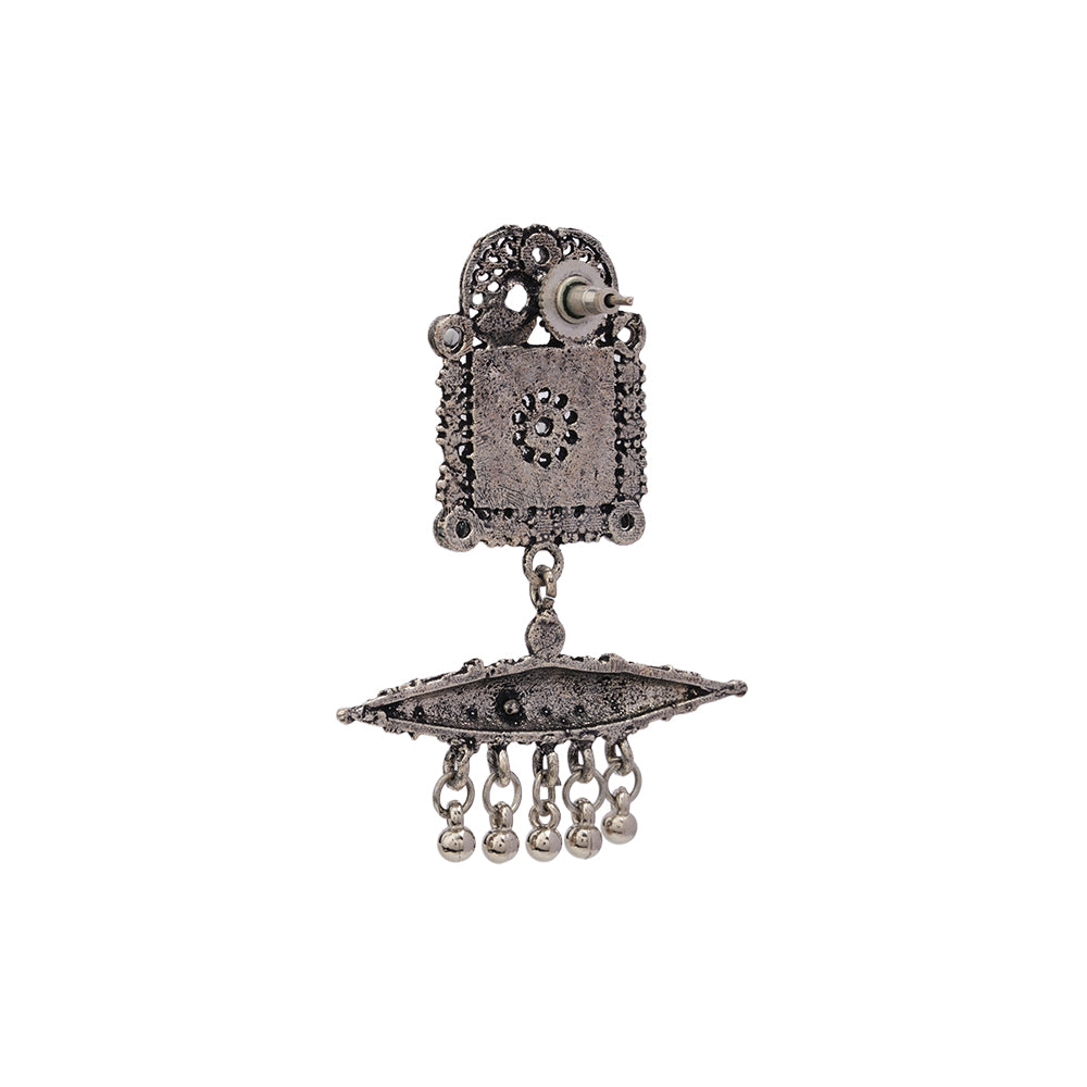 Chakor swirls Gunghroo Dangler earring (White)