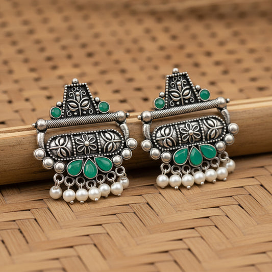 Floral Carved pearl stud earring (Green)