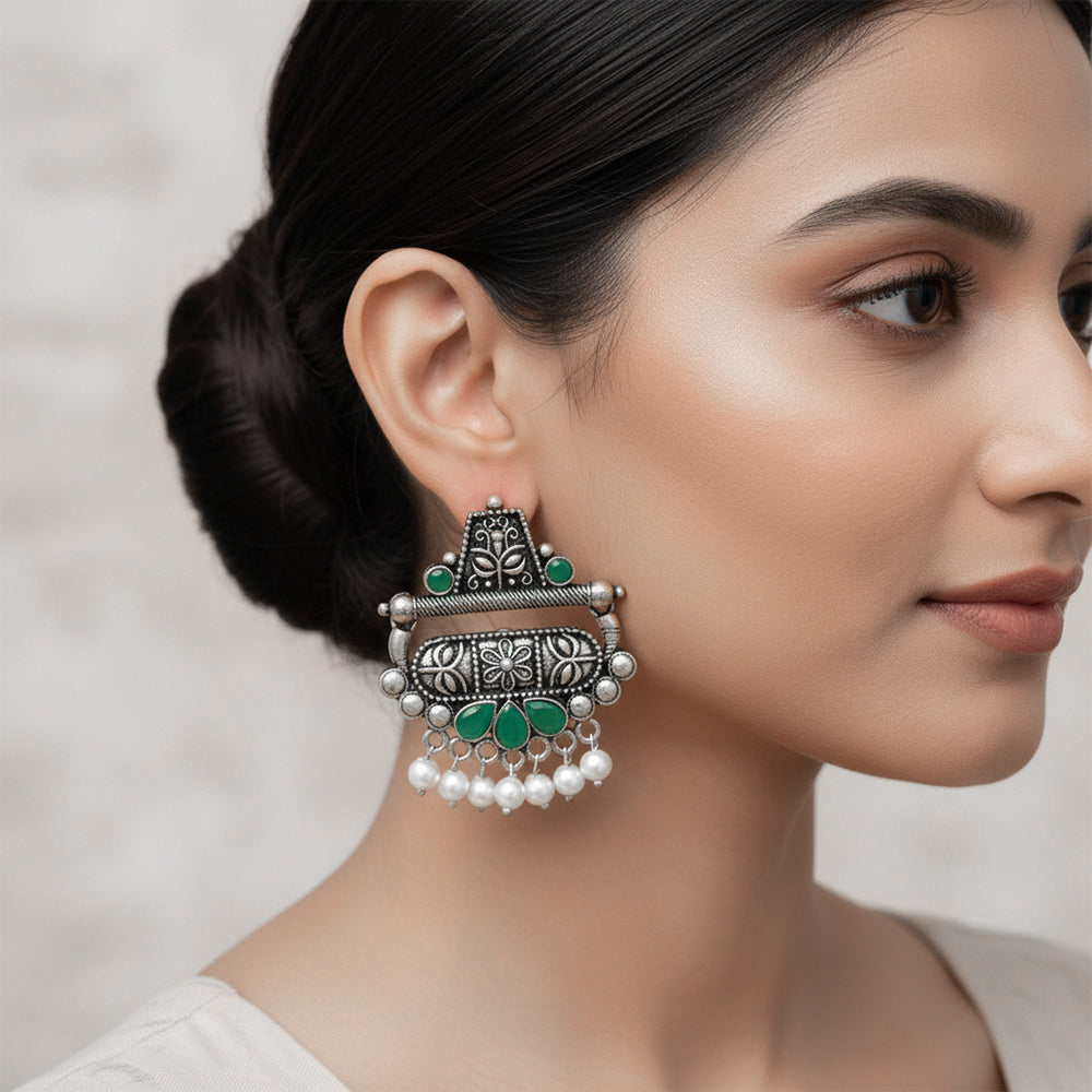 Floral Carved pearl stud earring (Green)