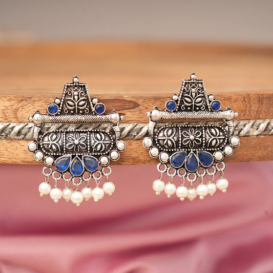 Floral Carved pearl stud earring (Blue)